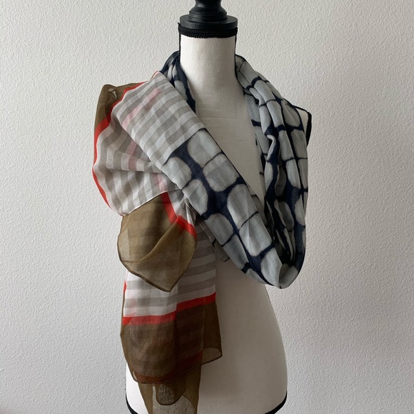 Loft Scarf - Picture 2 of 5